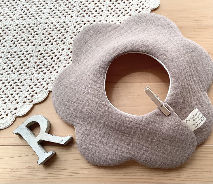 ブラウン＊オーガニック＊ポコポコガーゼ＊ふわふわやわらか花びらスタイ