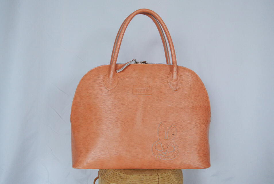 うさぎスカル、オレンジのブガッティタイプのバック。