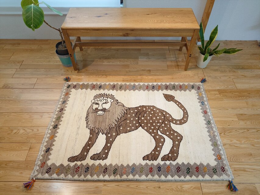 ペルシャ ギャッベ 座布団サイズ ライオン ペルシャ ギャッベ 座布団サイズ ライオン - メルカリ