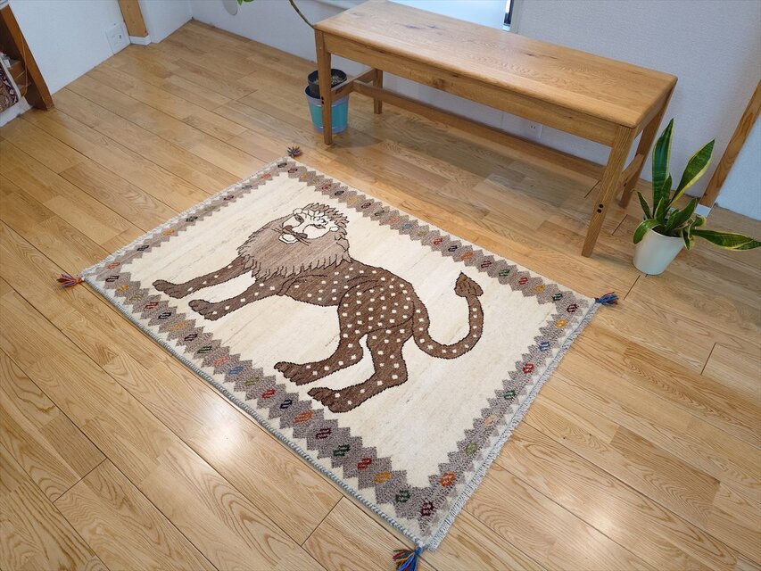 ペルシャ　トライバルラグ　アマレバフト　96×73　アイボリー　ライオン ペルシャ トライバルラグ アマレバフト 96×73 アイボリー