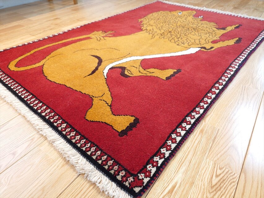 ペルシャ　ギャッベ ソファ前　128×75 茜色　ヤギ 新品 ペルシャ絨毯 手織り ギャッベ 39×40cm 茜色 ライオン