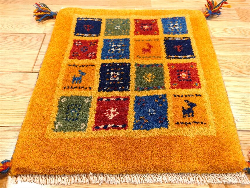 ペルシャ ギャッベ ミニマット 横41x43㎝ パネル柄 黄金色 T9739