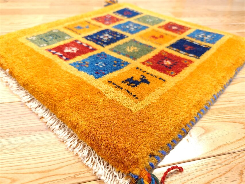 ペルシャ ギャッベ ミニマット 横41x43㎝ パネル柄 黄金色 T9739
