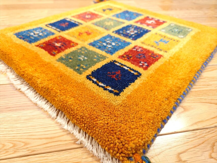 ペルシャ ギャッベ ミニマット 横41x43㎝ パネル柄 黄金色 T9739