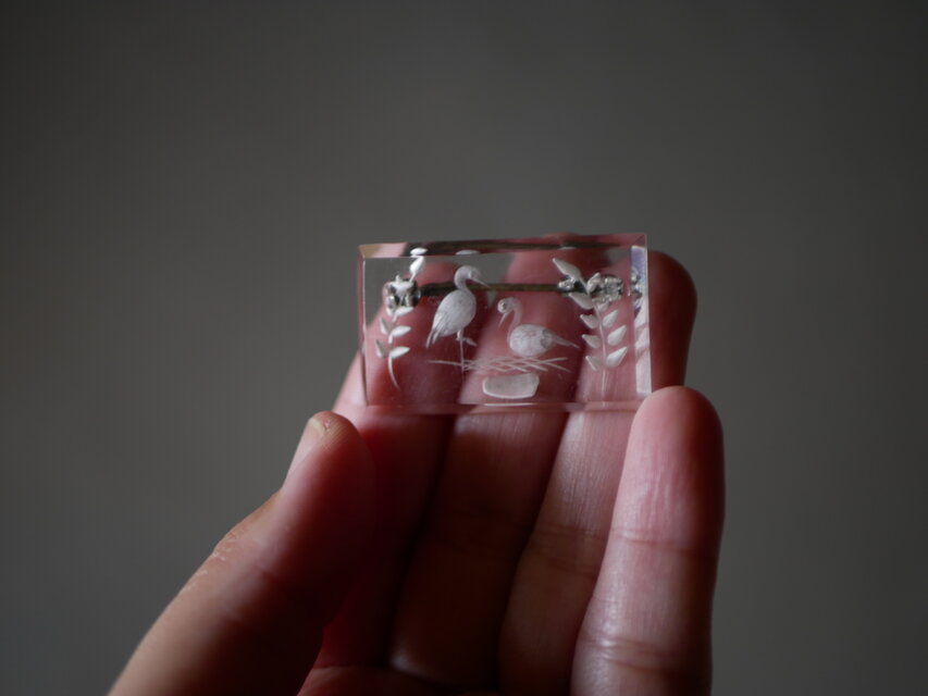 ルーサイトブローチ　鳥　バード　フランスヴィンテージ　ヴィンテージブローチ