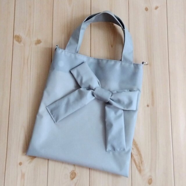 雨の日用　全て撥水加工のリボンミニトートバッグ　レインバッグ　梅雨　グレー　　228