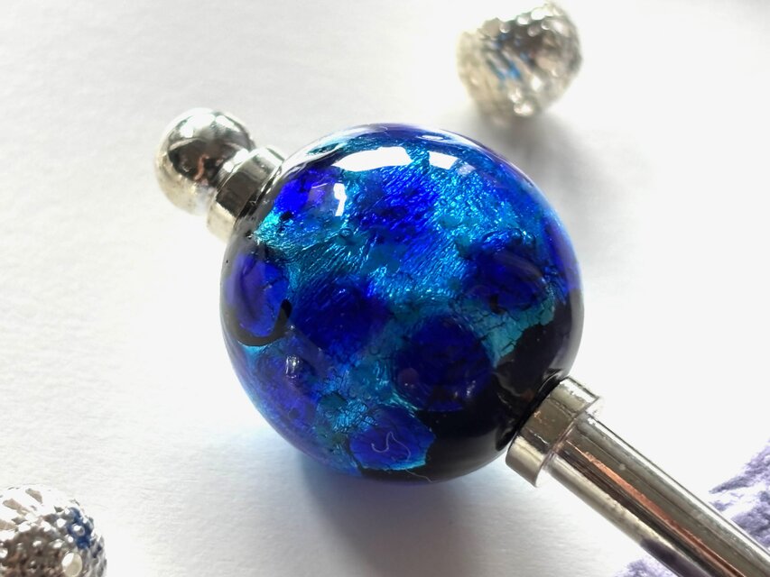 かんざし　シルバーホイールと青い水玉のとんぼ玉　一本挿し　一本簪　涼しげ　夏　トンボ玉　蜻蛉玉　ブルー　水色