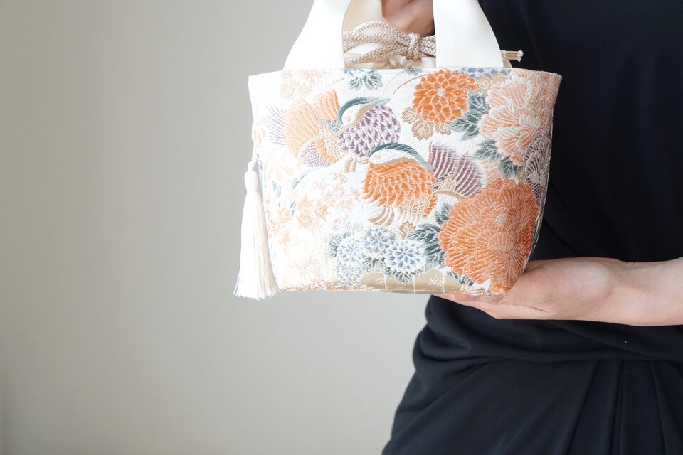 【本金箔　格天花鳥文織　シルク帯リメイク ミニトートバック】日常使い、結婚式、パーティー、お呼ばれの日に。