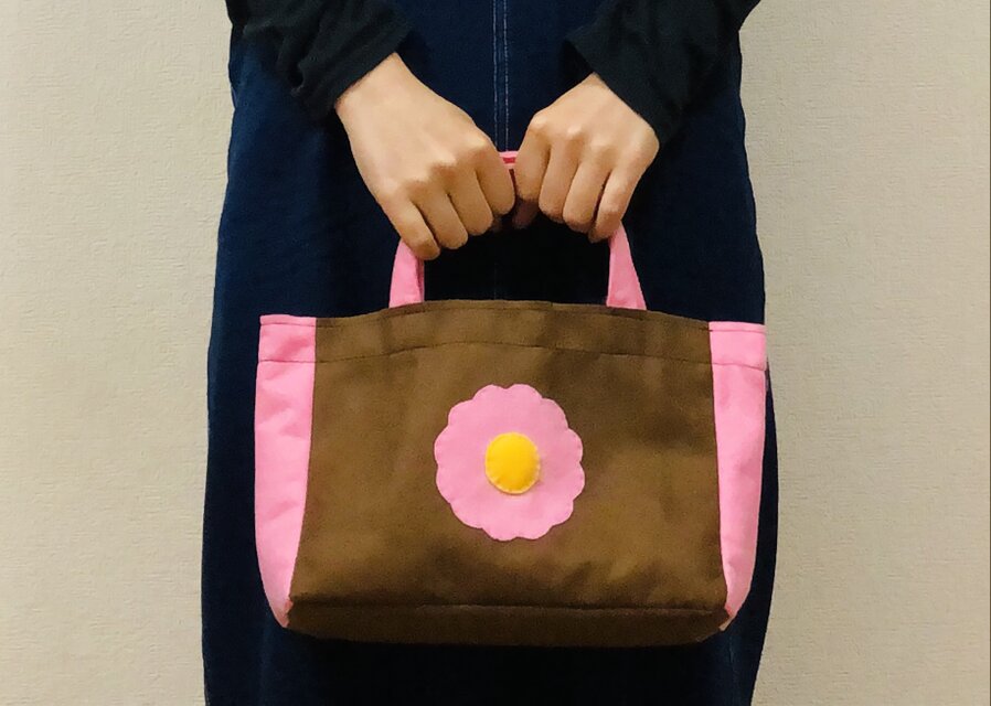 フェルトのミニトートバッグ　ブラウン×ピンク