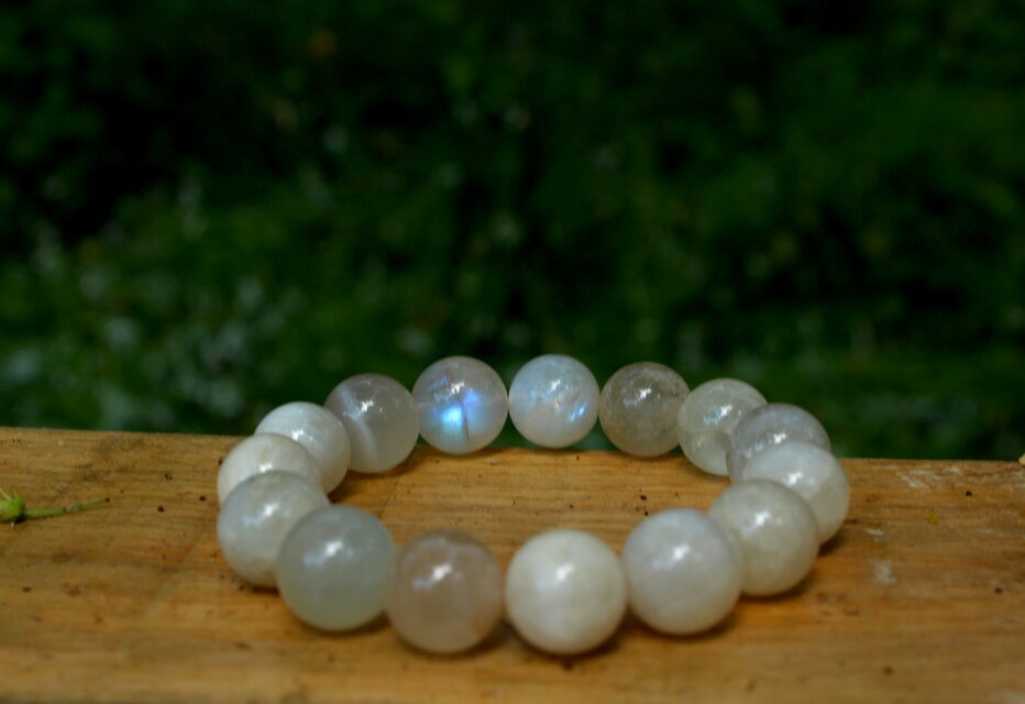 レインボームーンストーン　14mm 人生をパワフルに　シンクロニシティを起こす石