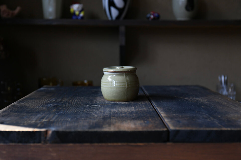 紅しょうがや佃煮、なめ茸、福神漬けなどのお漬物入れにおすすめ　お漬物甕（かめ）砂糖壺（小）生成