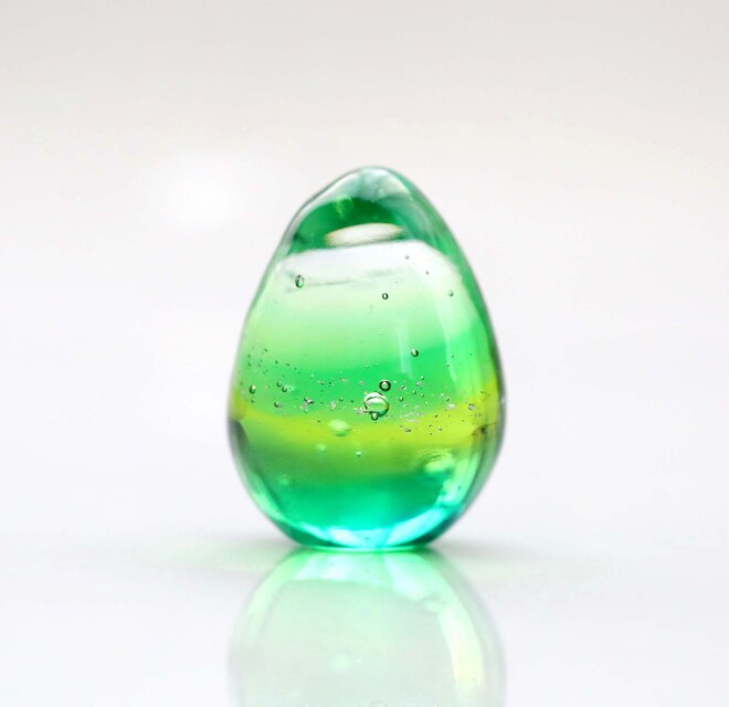 ガラスの雫の小さなオブジェ 「Green Leaves」