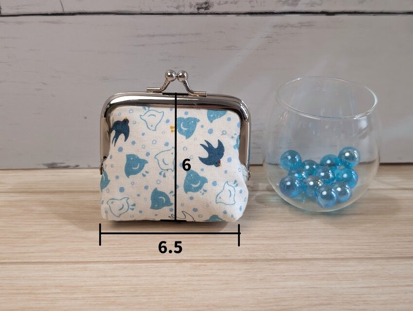 青い千鳥柄が涼やかなミニがま口 | iichi 日々の暮らしを心地よくする