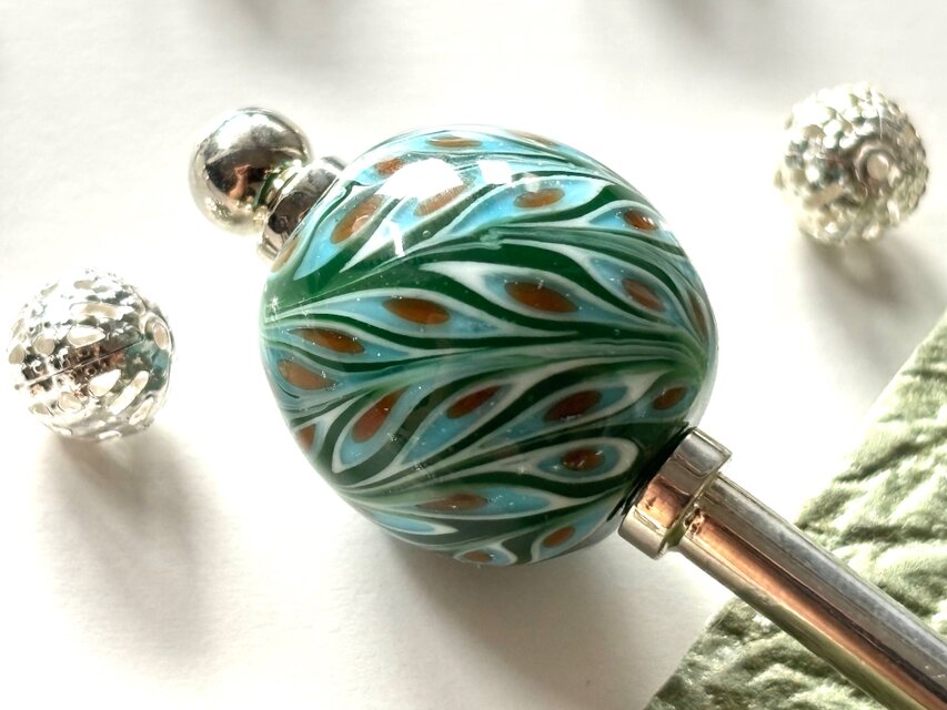 かんざし 孔雀の羽根の様な緑と水色のとんぼ玉 一本挿し 一本簪 涼しげ