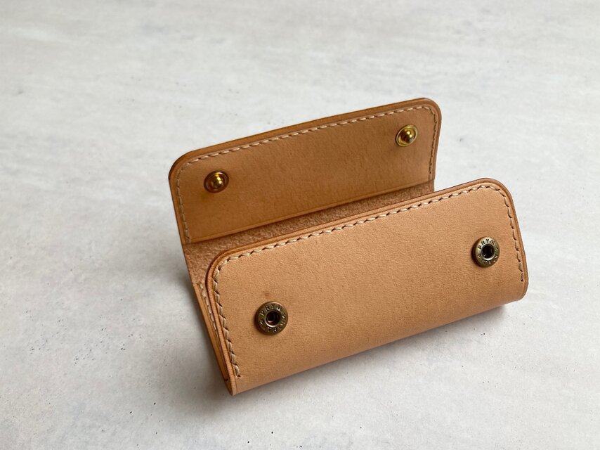 イタリアンレザー小銭入れケース 小物入れ ヌメ革本革 ハンドメイド手縫い 手縫いのレザーキーケース / イタリアンレザー / 受注生産