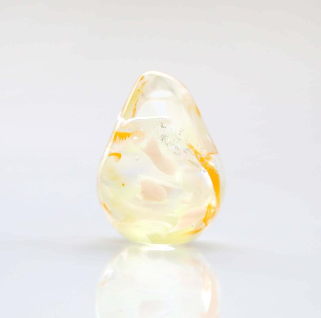 ガラスの雫の小さなオブジェ 「花びらの舞 オレンジ」