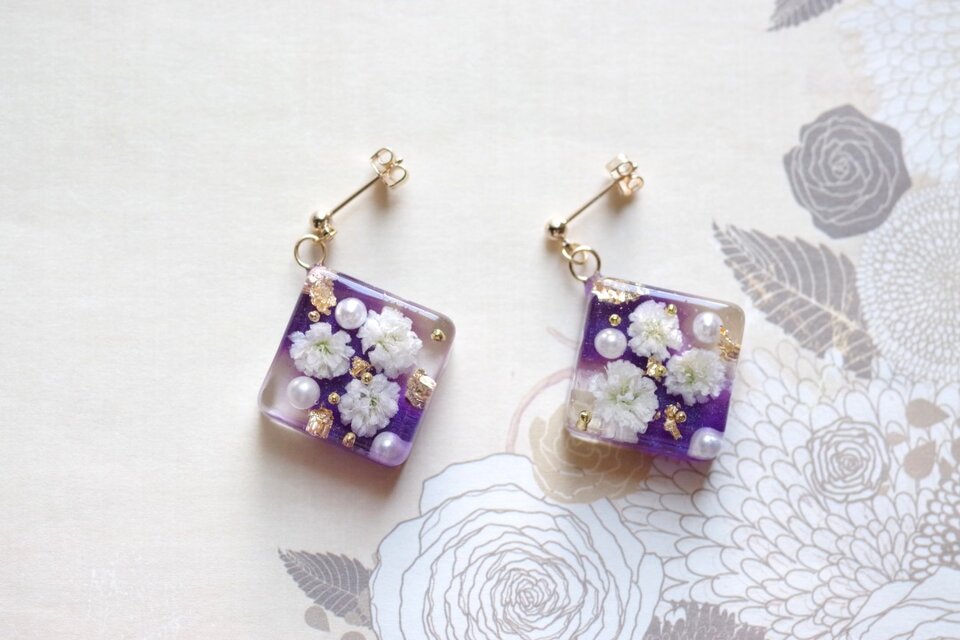 レジンアート　スクエアピアス〈香りのヴェール〉