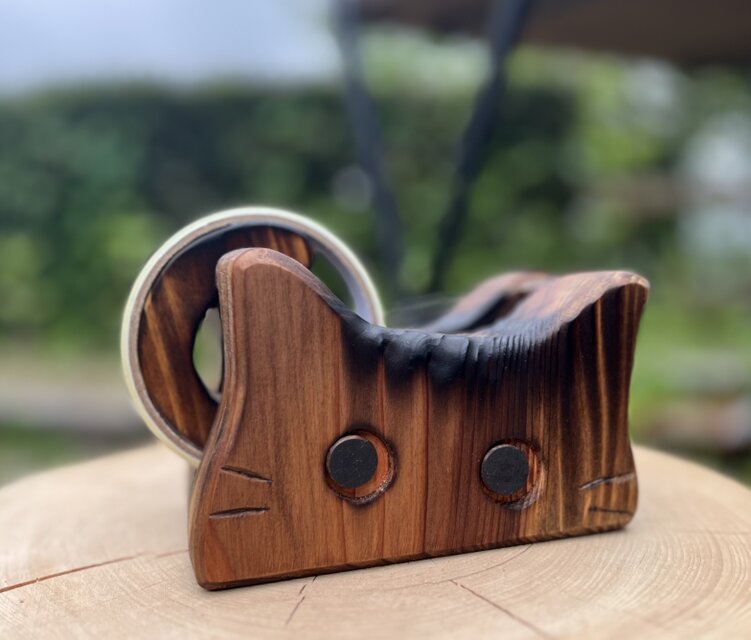 使うたびに癒される。くるっとしっぽの無垢材ねこテープディスペンサー テープカッター 木製