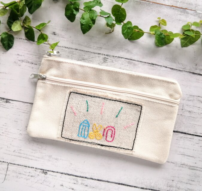 文房具の刺繍ワッペン　帆布風ポーチ　小物入れ　生成り　マチなし　Sサイズ　名入れ　ダブルファスナー