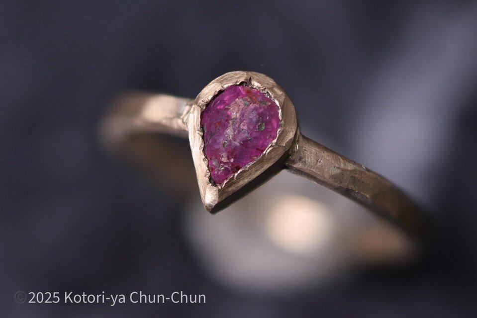 小鳥屋ジュエリー】「トシッタさん」の初期の強蛍光ノーヒート・ホット