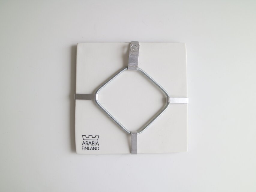  ヘルヤ \"Sinessä taivaan keinuen\" ARABIA / Helja ヘルヤ / Vauva(赤ちゃん) 陶板 No.5772 | iichi