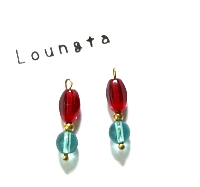 チェコビーズピアス ブルー レッド ガラスビーズ 小ぶりピアス 樹脂ピアス 夏ピアス 一年中使えるピアス