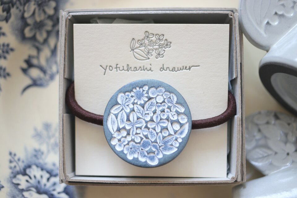 : : : 陶土の草花ヘアゴム : : : 1368