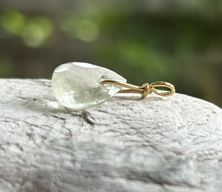 K24純金リビアングラス ペンダントトップ/ピアス◇K24 Pure Gold Libyan desert glass