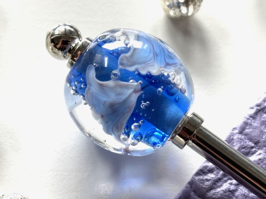 かんざし　水色の銀杏舞う泡玉とんぼ玉　一本挿し　一本簪　涼しげ　夏　トンボ玉　蜻蛉玉　青　ブルー