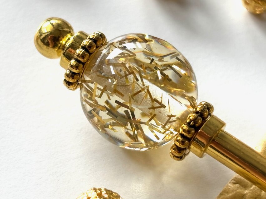 かんざし　ゴールドのラメ吹雪のクリアビーズ　黄色　一本挿し　一本簪　涼しげ　透明　クリア　春夏秋　涼しげ　