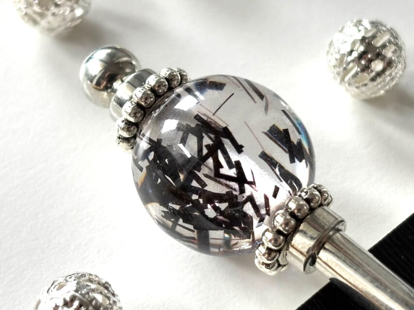 かんざし　黒ラメ吹雪のクリアビーズ　一本挿し　一本簪　涼しげ　透明　クリア　春夏秋　ブラック　モノトーン