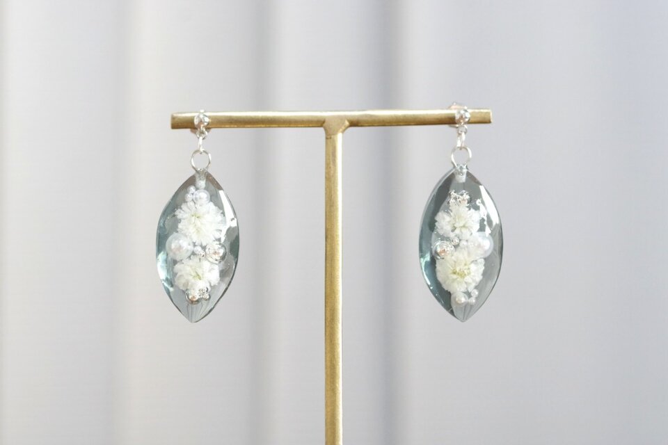 レジンアート　マーキスピアス〈儚い後ろ姿〉