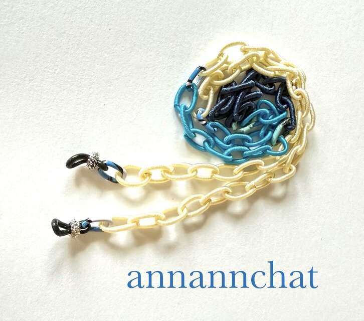 【超軽　糸でできたチェーン　(白・カプリブルー・ネイビー）の 抜けにくい！グラスコード】夏　父の日にも