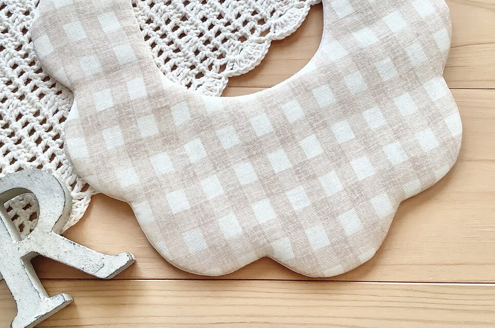 ベージュチェック＊オーガニック＊ガーゼ＊ふわふわやわらかスタイ