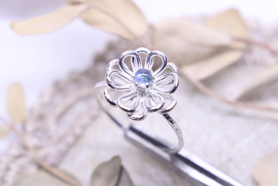 溶融ガラスを留めたフラワーデザインシルバーリング 12号 SV925　[A012]