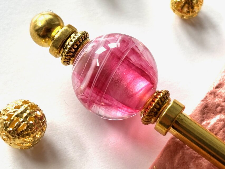 かんざし　夏祭りのヨーヨーの様なピンクのマーブル模様のとんぼ玉B　一本挿し　一本簪　涼しげ　夏　トンボ玉