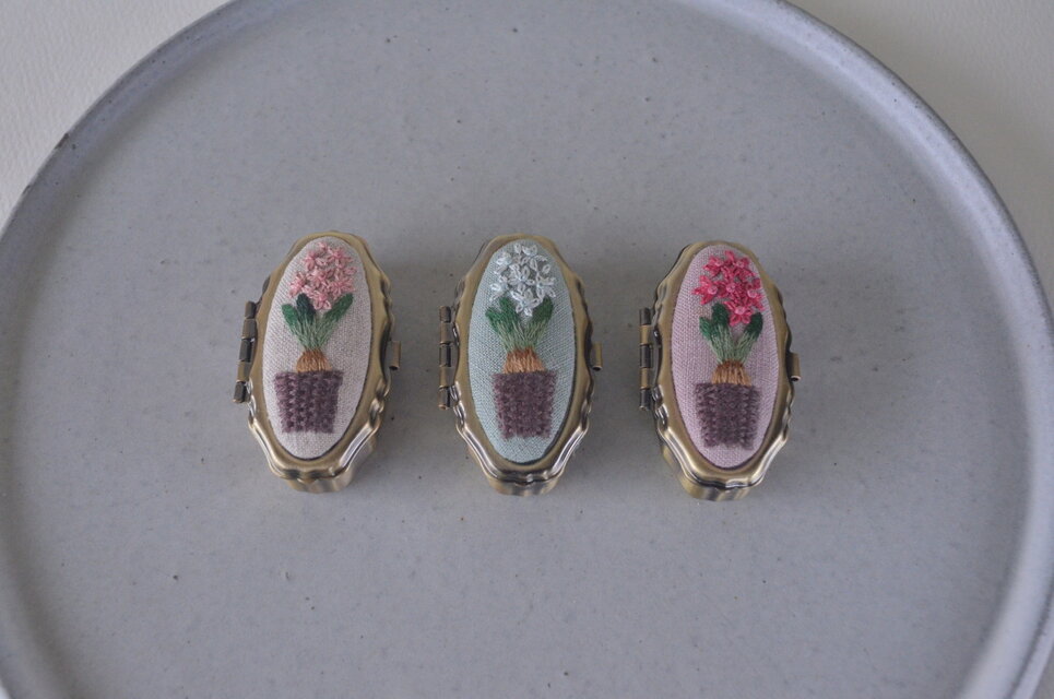 鉢植え ヒヤシンス 刺繍 ピルケース ３種（生成り/アイスグリーン/フレンチラベンダー）