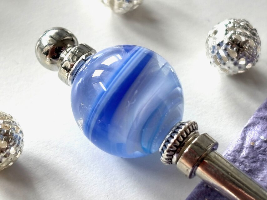 かんざし　夏祭りのヨーヨーの様なブルーのマーブル模様のとんぼ玉　一本挿し　一本簪　涼しげ　夏　トンボ玉