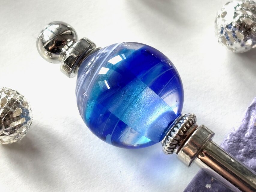 かんざし 夏祭りのヨーヨーの様なブルーのマーブル模様のとんぼ