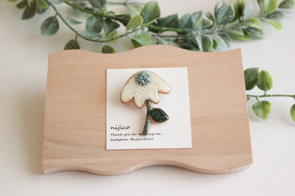 花びらブローチ♡White×green×くすみブルー