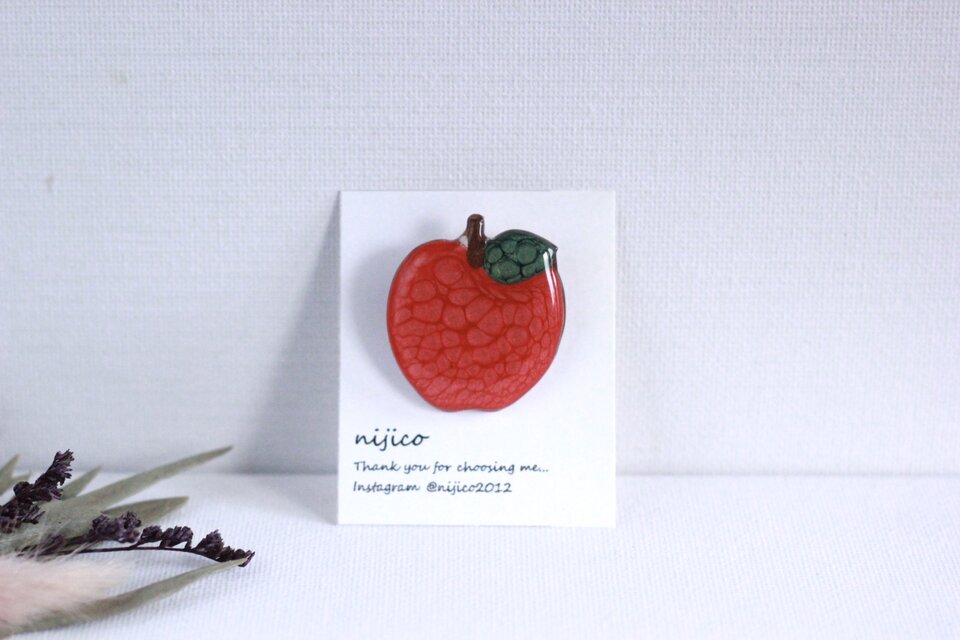 真っ赤なりんごブローチ♪