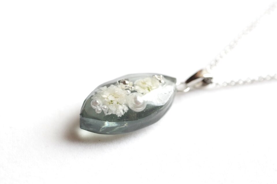 レジンアート　マーキスペンダント〈儚い後ろ姿〉