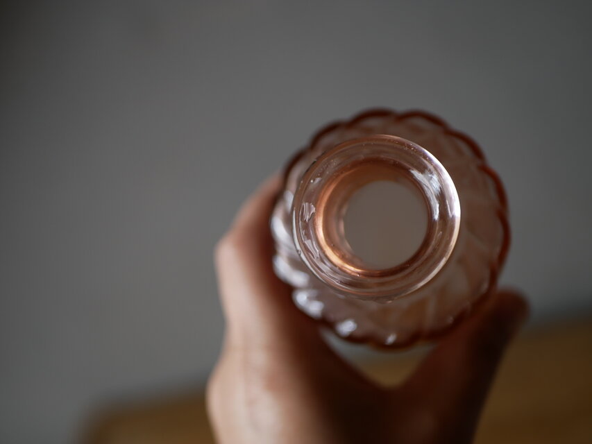 香水瓶 大きい方 ピンク フランスアンティーク アンティークのある