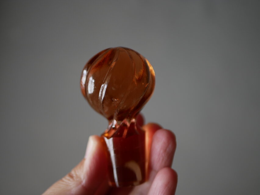 香水瓶 レッド・オレンジ 精巧な作り 職人手作り ハンドメイド サイズ２枚目 香水瓶 レッド・オレンジ 精巧な作り 職人手作り ハンドメイド サイズ