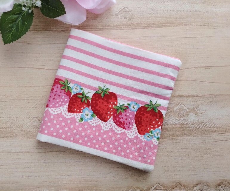 New*サニタリーポーチ*サニタリーケース*大きめイチゴ*いちご
