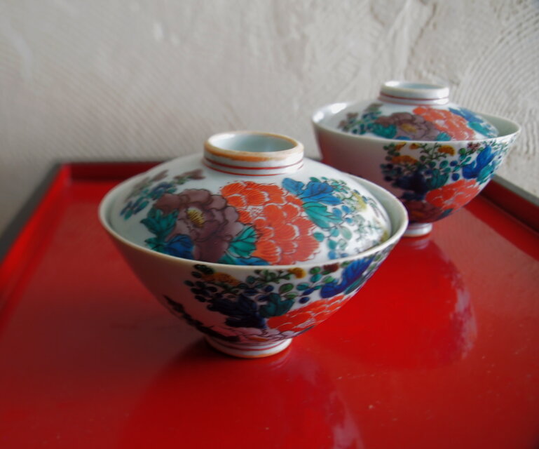 九谷焼 二客組高盛絵付け蓋付飯碗 華やかな手描き紋様 | iichi 日々の