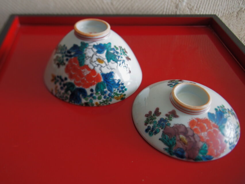 九谷焼 二客組高盛絵付け蓋付飯碗 華やかな手描き紋様 | iichi