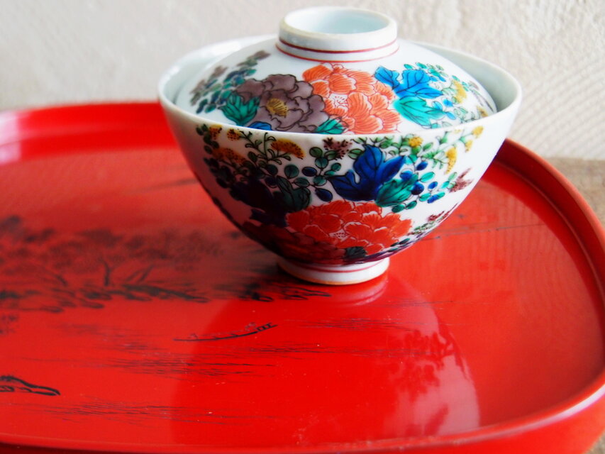 九谷焼 二客組高盛絵付け蓋付飯碗 華やかな手描き紋様 | iichi 日々の