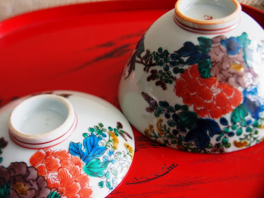 九谷焼 二客組高盛絵付け蓋付飯碗 華やかな手描き紋様 | iichi