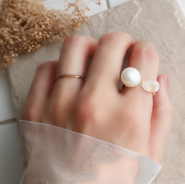 大粒！淡水パールとレインボームーンストーンのフォークリング 金アレ対応　真珠